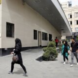 "Moralna policija" ponovo kontroliše žene koje ne nose hidžab u Iranu: Osuđene čiste bolnice i pohađaju kurs psihologije 11