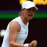 Švjontek posle preokreta do četvrtfinala Vimbldona, Siner siguran protiv Galana 10