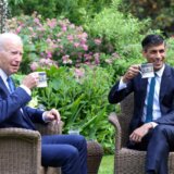 "Odnosi SAD i Britanije čvrsti kao stena": Bajden nakon razgovora sa Rišijem Sunakom u Londonu 1