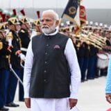 Narendra Modi potvrido da će Indija od Francuske kupiti 26 borbenih aviona i tri podmornice 11