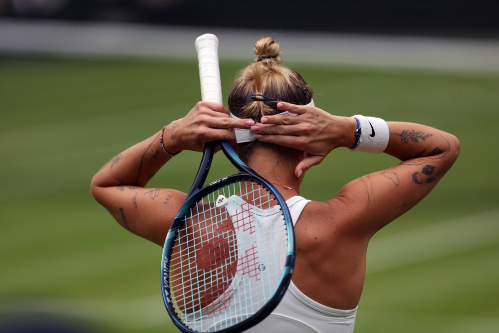 "Nema cveća bez kiše": Čehinja Vondroušova, finalistkinja Vimbldona, privlači pažnju i po tetovažama 2