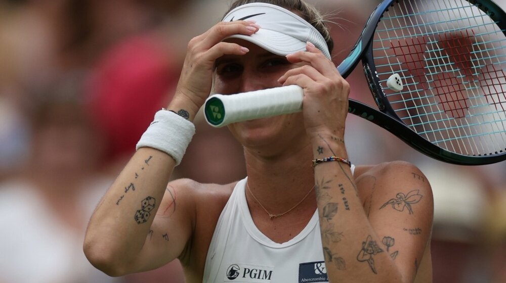 "Nema cveća bez kiše": Čehinja Vondroušova, finalistkinja Vimbldona, privlači pažnju i po tetovažama 1