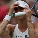 "Nema cveća bez kiše": Čehinja Vondroušova, finalistkinja Vimbldona, privlači pažnju i po tetovažama 4
