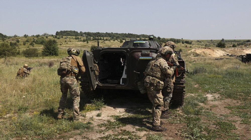 "Putin se kladi na izolaciju Rusije, Zapad na zamrzavanje sukoba": Analiza ruske novinarke Julije Latinine o ishodu rata u Ukrajini 1