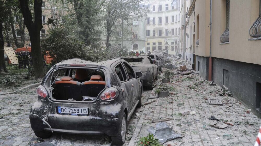 Ukrajinski zvaničnici: Najmanje četvoro ljudi poginulo u udaru na stambenu zgradu 1
