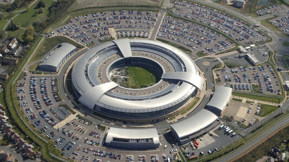 Rusija i tehnologija: Zašto se ređe govori o napadima hakera sa Zapada 5 Arial photo of GCHQ headquarters in Cheltenham