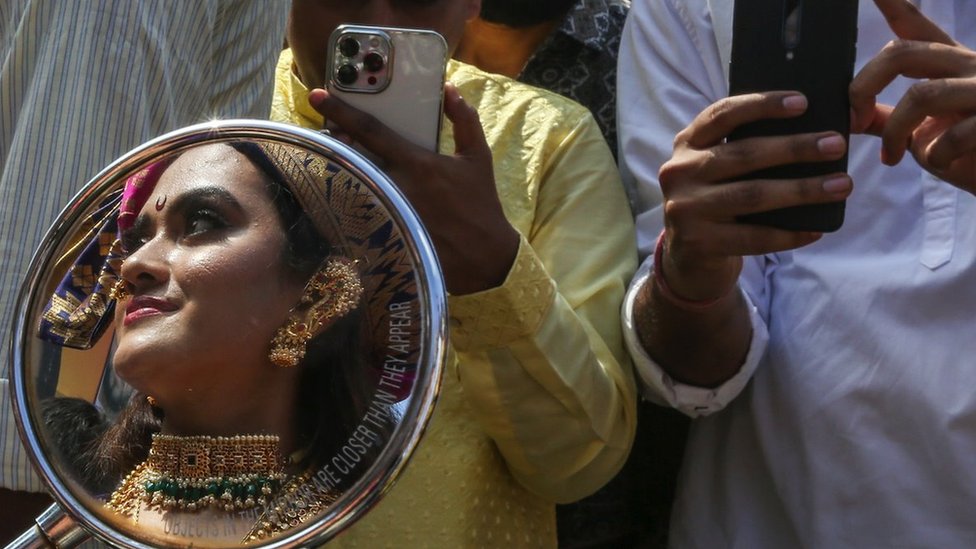 Tehnologija i psihologija: Kako nam mobilni telefoni menjaju mozak 3 Zapadne zemlje kao što su SAD sklonije su da misle da je sposobnost uma ograničena za razliku od drugih kultura, kao što je Indija