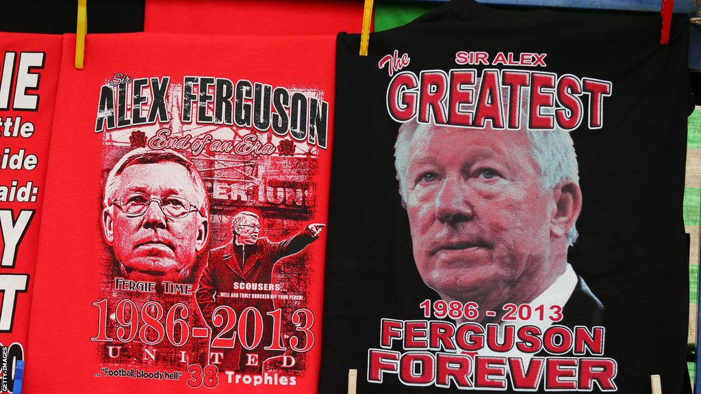 Premijer liga i Mančester junajted: Iza kulisa odlaska Aleksa Fergusona u penziju 3 T-shirts commemorating St Alex Ferguson's reign at Old Trafford