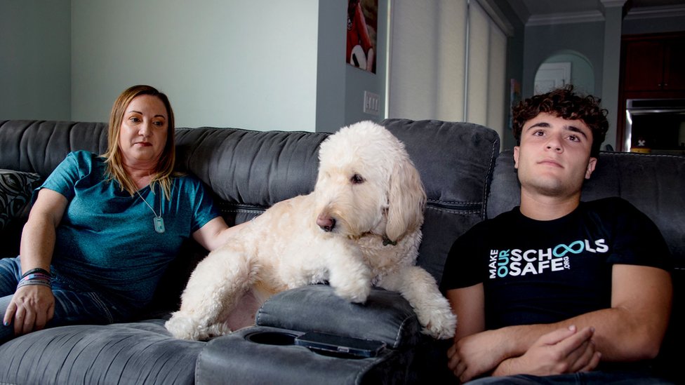 Amerika: Kako ljudi menjaju stil života zbog straha od masovnih pucnjava 3 Lori Alhadef i njen sin Robi