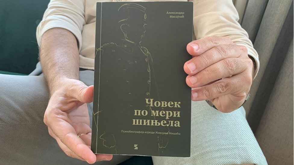 Prvi svetski rat i psihijatrija: Kakav je čovek bio Živojin Mišić ili šta bi bilo da je vojvoda seo na kauč kod terapeuta 4 Kuma knjige je voditeljka Tanja Peternek Aleksić, ona joj je dala ime