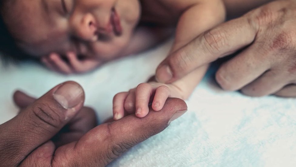 Medicina i etika: Da li bebe nastale mešanjem DNK troje ljudi imaju pravo da znaju ko su oni 1 Porodica, DNK