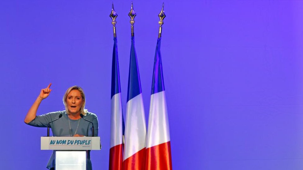 Evropa i politika: Ultradesničarske stranke u usponu širom kontinenta 2 French National Front (FN) political party leader Marine Le Pen delivers a speech during a FN political rally in Frejus in 2016