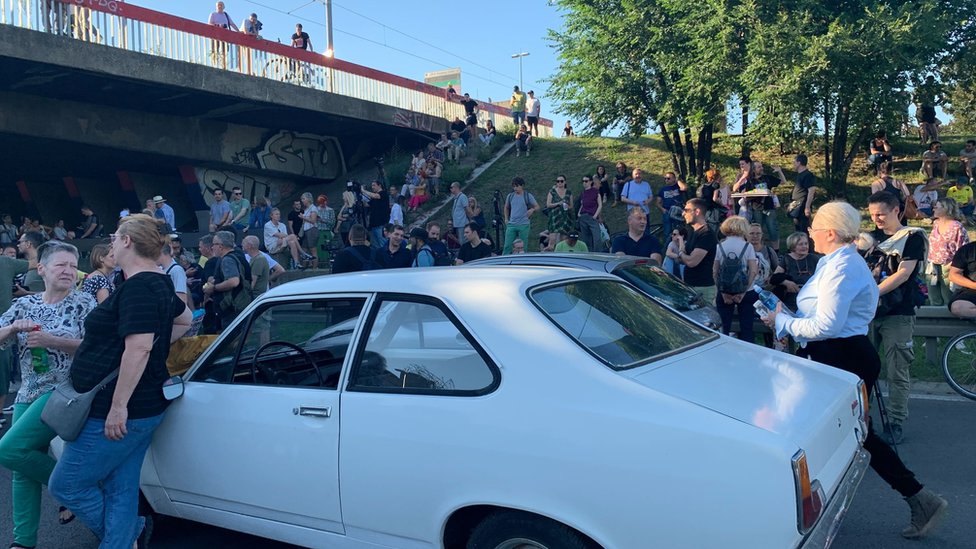 „Srbija protiv nasilja": Deveti protest u Beogradu, šetnja do televizije Pink, skupovi nastavljeni i u drugim gradovima 9 blokada