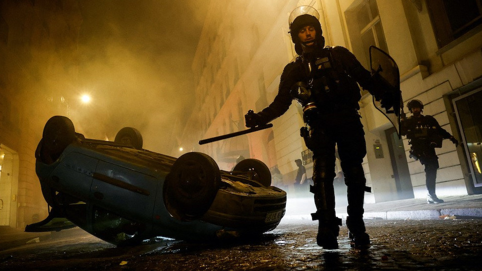 Protesti u Francsukoj: Porodica ubijenog tinejdžera poziva na prekid nasilja, napadnuta porodica lokalnog gradonačelnika u Parizu 2 neredi francuska