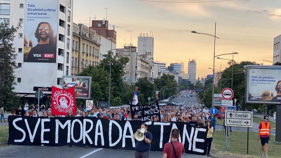 „Srbija protiv nasilja": Opozicija u Beogradu izražava podršku „časnim policajcima" 4 protest u Novom Sadu