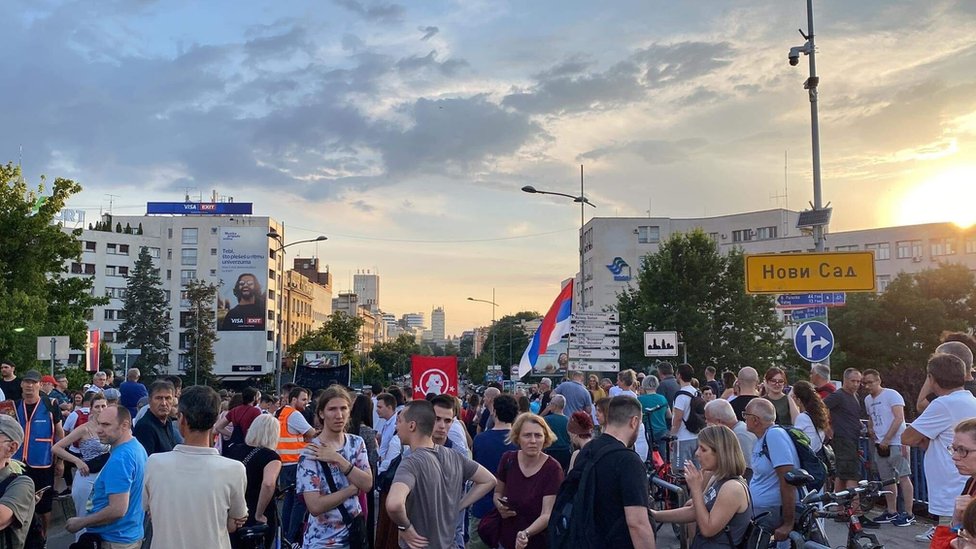 „Srbija protiv nasilja": Opozicija u Beogradu izražava podršku „časnim policajcima" 5 protest u Novom Sadu