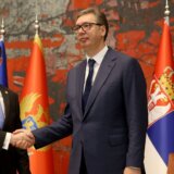 Srbija i Crna Gora: Prva poseta Jakova predsednika Crne Gore Jakova Milatovića Beogradu, šta sve žulja cipele 5