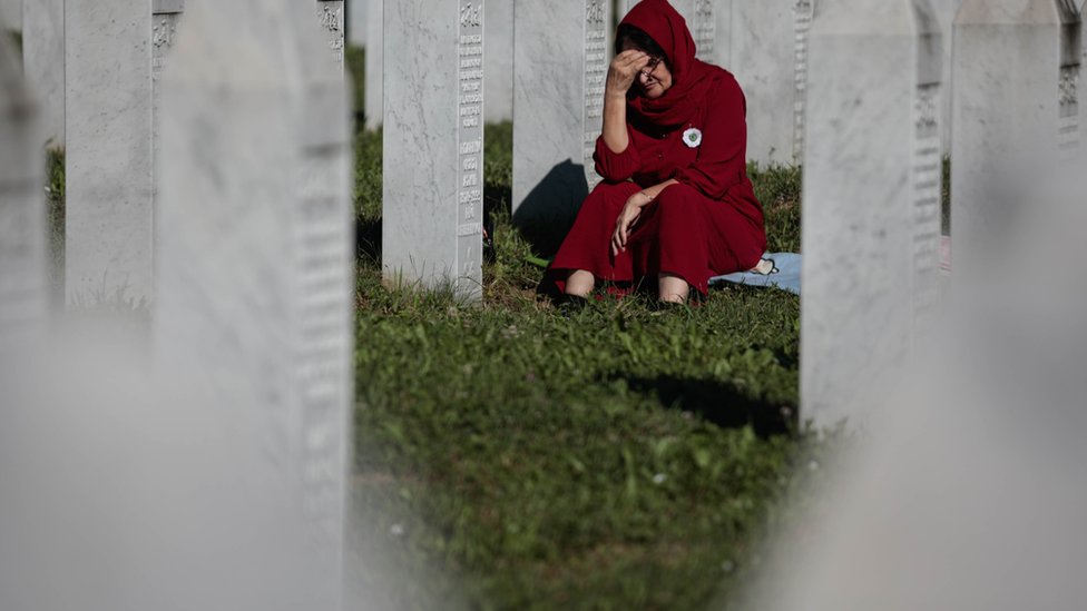 Rat u Bosni i Hercegovini i ratni zločini: „Negiranje da je u Srebrenici bilo genocida je krivično delo" 2 Srebrenica, zločin u Srebrenici, majke Srebrenice
