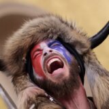 Amerika: „Kjuanon šaman“ i drugi učesnici nereda u Kapitolu koji povlače priznanje krivice 4