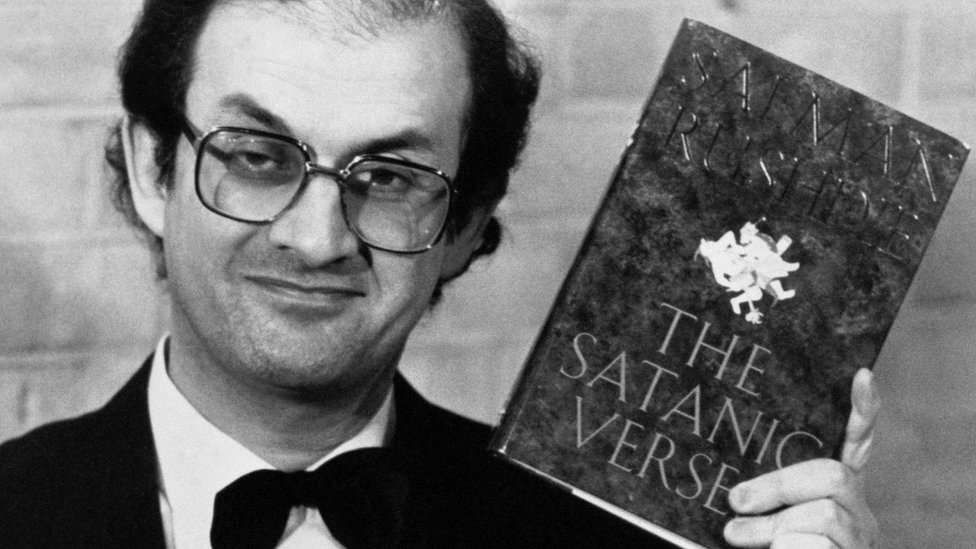 Autorov roman Satanistički stihovi iz 1988. postao je bestseler sa obe strane Atlantika