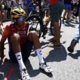 Tur de Frans 2023: Navijač koji je pravio selfi izazvao udes tokom 15. etape 8