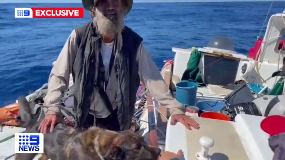 Australijanac i njegov pas dva meseca preživeli u Tihom okeanu jedući sirovu ribu 1 Timothy Shaddock and his dog on their boat