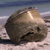 Australija: Neidentifikovan objekat na plaži obradovao decu, a zbunio policiju 6
