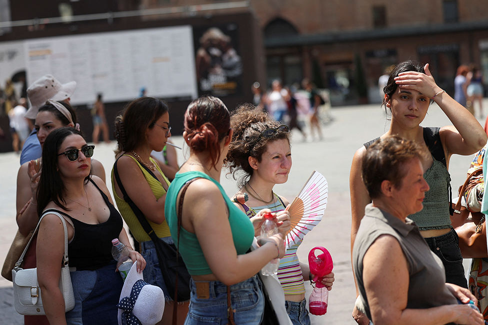 People queue in the heat in Bologna, Italy, on 18 July 2023