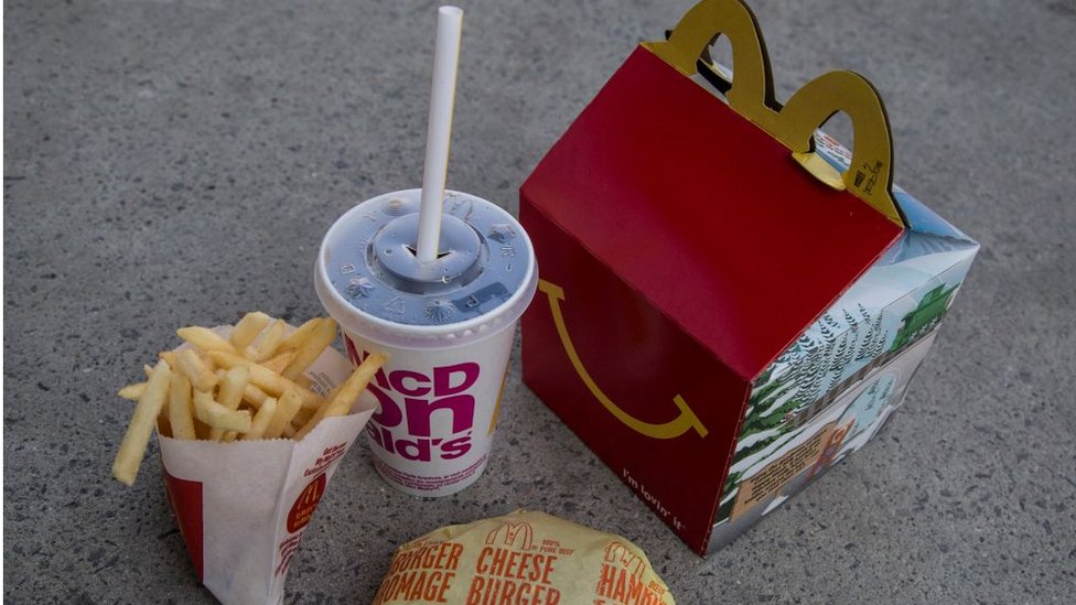 Mekdonalds: Devojčica sa Floride dobila 800.000 evra odštete zbog opekotine od pilećih meknageta 1 McDonald's Happy Meal