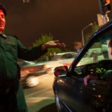 Iran: Negodovanja zbog povratka patrola sporne policije za moral - hoće li prkosne Iranke i dalje skidati hidžabe 11