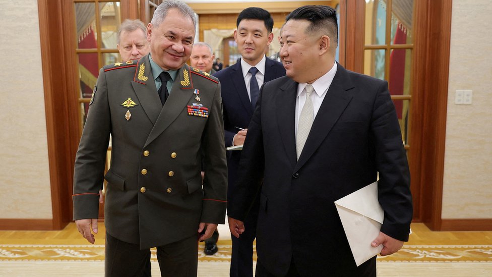 Severna Koreja: Proslava primirja u Korejskom ratu sa Rusijom i Kinom, Kim Džong Un se pohvalio moćnim oružjem 3 North Korean leader Kim Jong Un meets with Russia's Defense Minister Sergei Shoigu, July 26, 2023