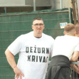 Kristijan Golubović ispred Pinka u majici "Dežurni krivac" 13