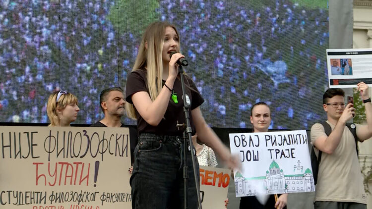 "Moje ime je Emilija, moj otac nije predsednik": Govor studentkinje na protestu "Srbija protiv nasilja" 1