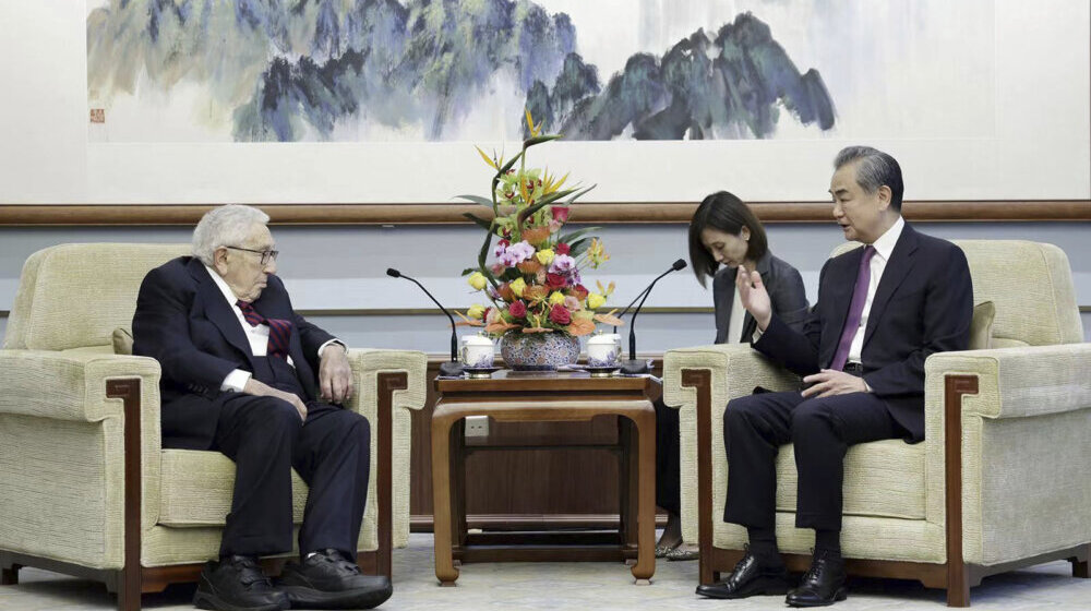 Si Đinping sastao se u Pekingu sa 100-godišnjim Henrijem Kisindžerom 1