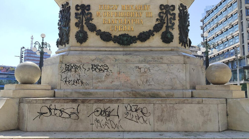Zavod podneo prijavu protiv NN lica zbog ispisivanja grafita na spomeniku knezu Mihailu u Beogradu 1