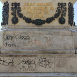 Zavod podneo prijavu protiv NN lica zbog ispisivanja grafita na spomeniku knezu Mihailu u Beogradu 12