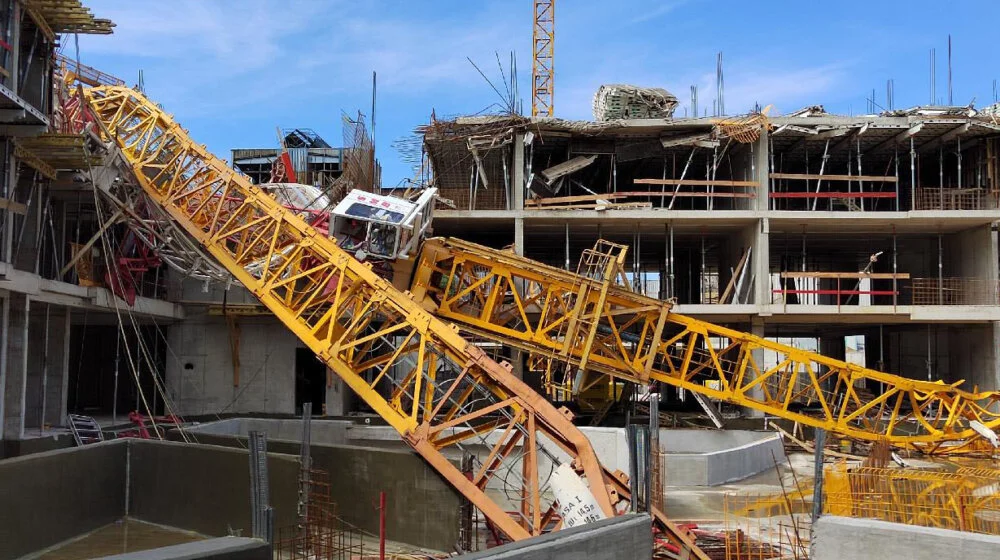 Pao kran na gradilištu na Ledinama, jedna osoba povređena 6