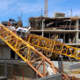 Pao kran na gradilištu na Ledinama, jedna osoba povređena 3