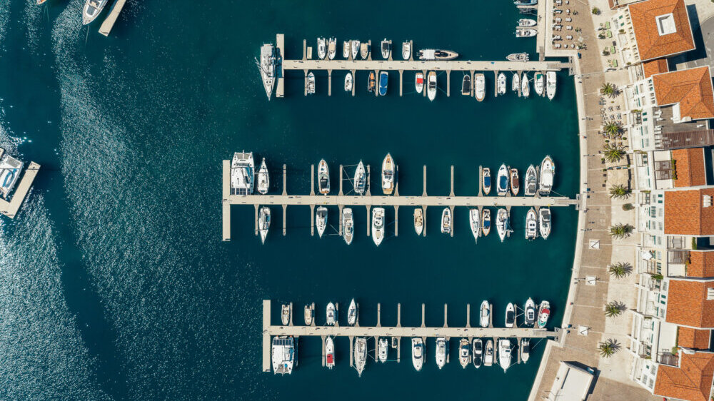 Prava nautička oaza u Boki Kotorskoj: Top 4 razloga zašto ovog leta treba da se usidrite u Portonovi marinu 3 Prava nautička oaza u Boki Kotorskoj: Top 4 razloga zašto ovog leta treba da se usidrite u Portonovi marinu 3
