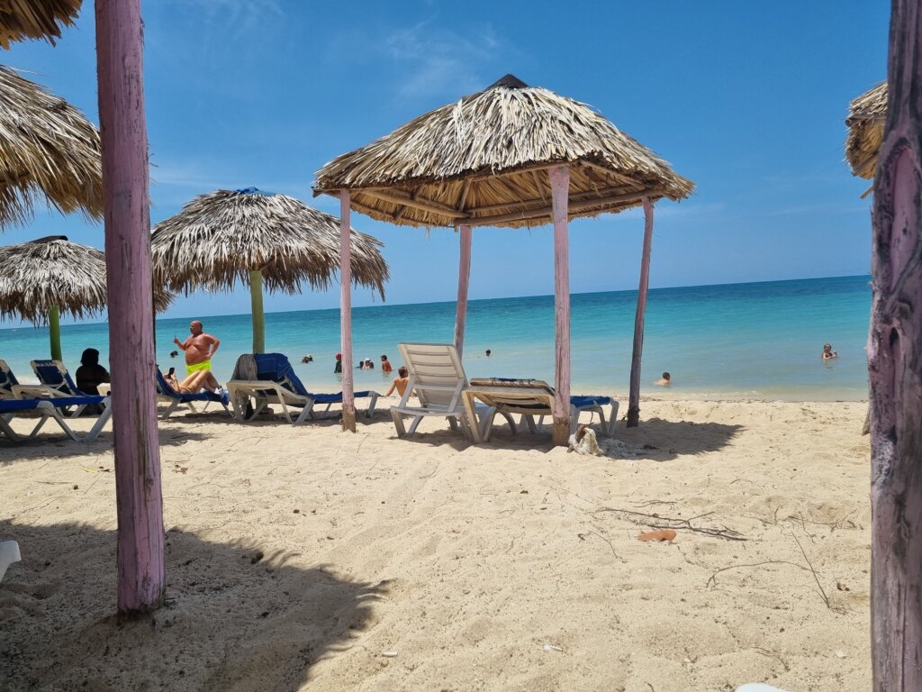 Tamo gde prestaje logika - počinje Kuba: Kako izgleda život sa 30 evra mesečno? 10