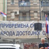 Dostojni Srbije dva sata protestovali ispred redakcije Danasa (VIDEO, FOTO) 6