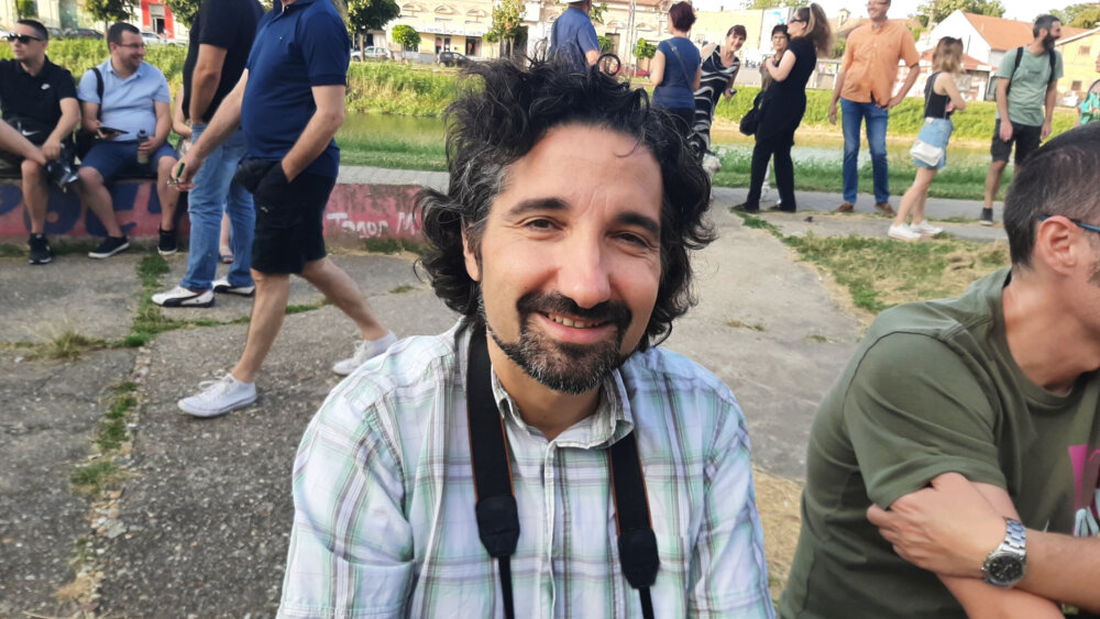 Zrenjanin: Suspendovana profesorka poručila na protestu da su građani bolji od onih koji vode državu 6 Zrenjanin: Suspendovana profesorka poručila na protestu da su građani bolji od onih koji vode državu 6