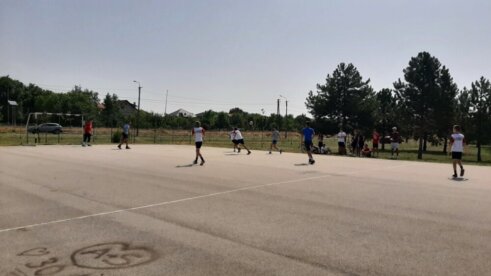 Ne mare za vrućine: Zrenjaninski osnovci sami organizovali turnir u fudbalu 4