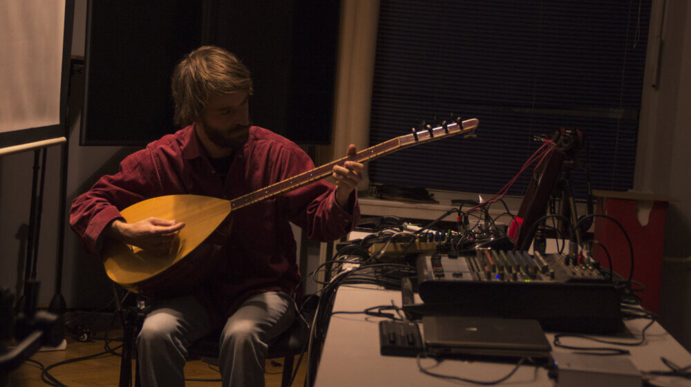 Elektro-akustična eksperimentala koja zadire u polje folka: Projekat Fliessgewasser nastupa u Srbiji 1