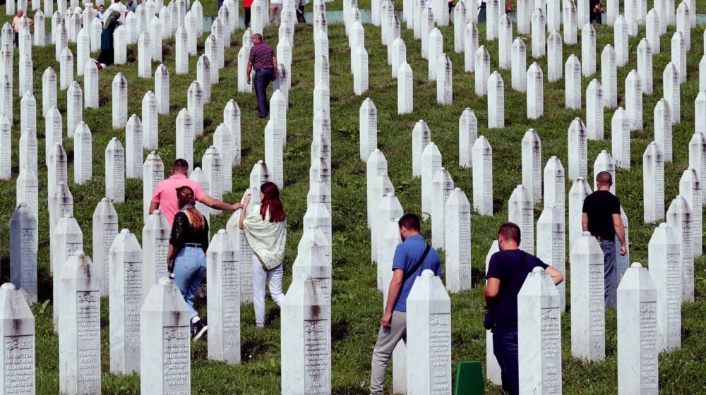 Apel međunarodnog PEN Centra uoči glasanja o rezoluciji UN-a o Srebrenici: Prekinuti opasnu retoriku, sprečiti ratni požar na Zapadnom Balkanu 8