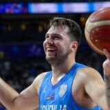 Dončić se poigravao sa Grcima, ali nije doneo pobedu Sloveniji (VIDEO) 6