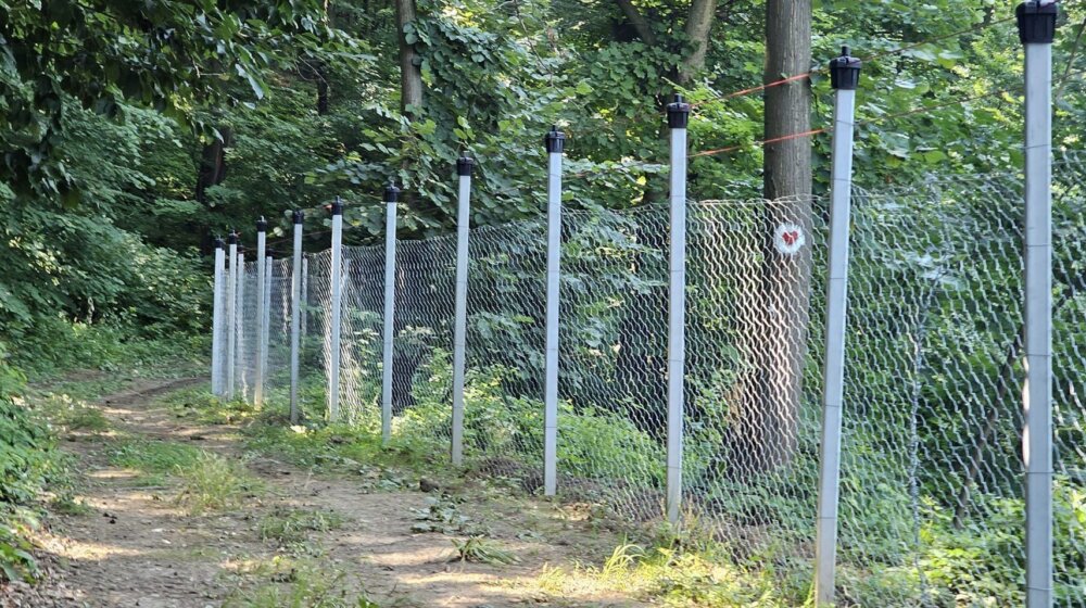 Nova ograda u blizini "Lekine vile" na Fruškoj gori: Bezbednjaci proširuju lovište "Vorovo" 1