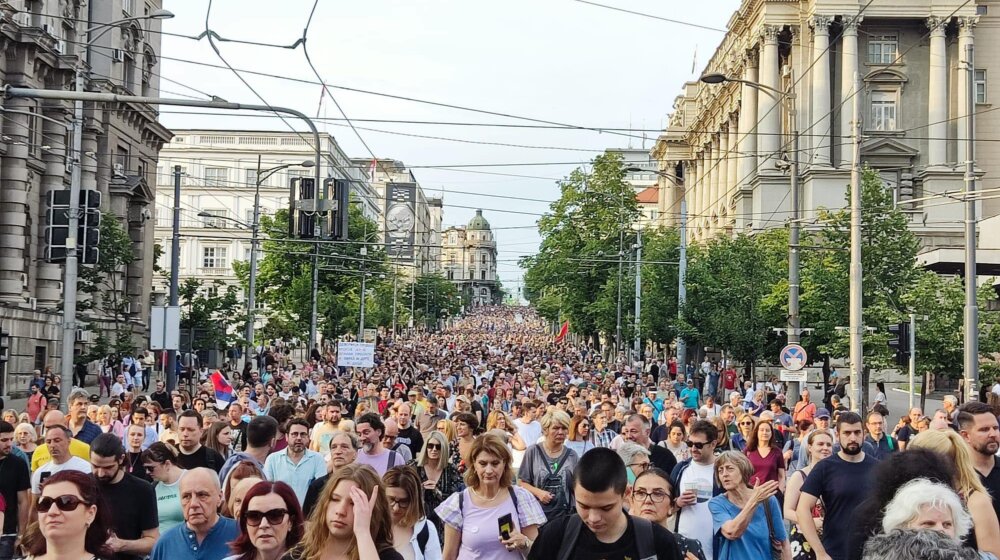 U septembru počinje veliki ustanak naroda protiv vlasti, bez oružja: Sagovornici Danasa o ishodu protesta Srbija protiv nasilja 1