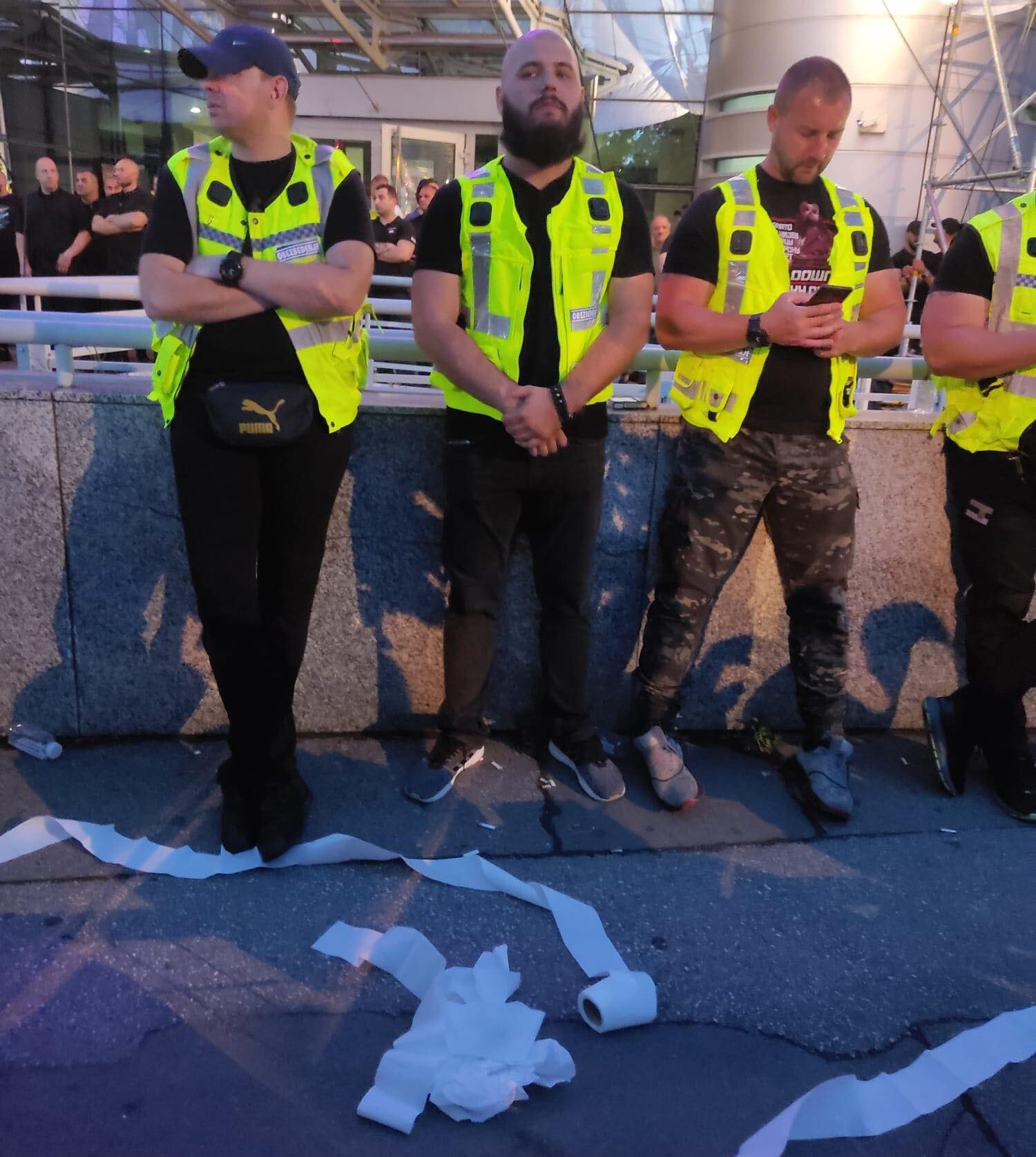 Dronovi, muzika i obezbeđenje: Kako je Pink dočekao učesnike protesta "Srbija protiv nasilja"? (FOTO, VIDEO) 2 Dronovi, muzika i obezbeđenje: Kako je Pink dočekao učesnike protesta "Srbija protiv nasilja"? (FOTO, VIDEO) 6