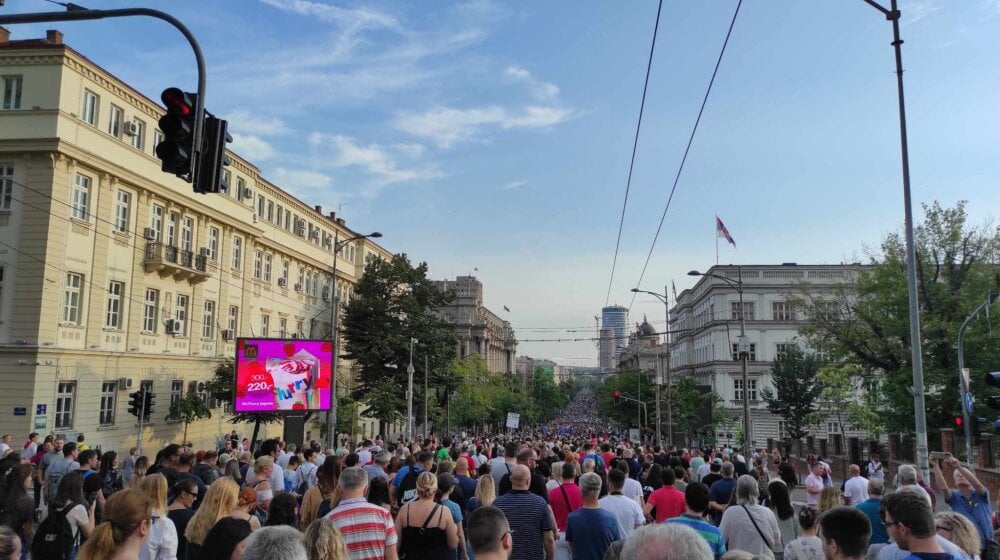 UŽIVO Kolona građana u protestnoj šetnji ka Pinku u Beogradu, dok građani Jagodine prvi put iskazuju bunt protiv nasilja 1